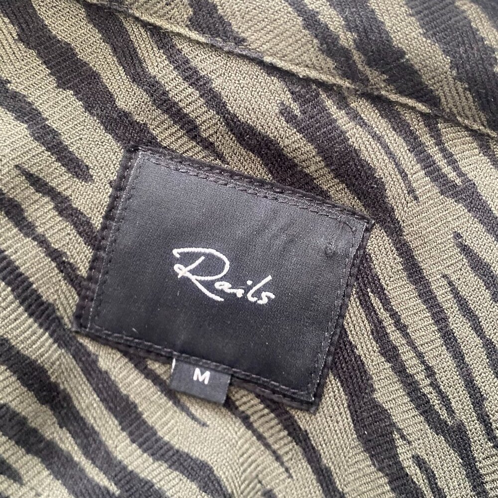 Rails | Hunter Flannel in Olive Animal Stripe - Picture 4 of 6